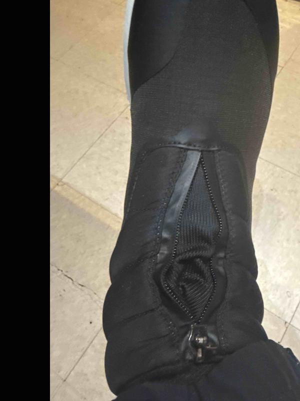 Customer photo for "zipper broke first use"