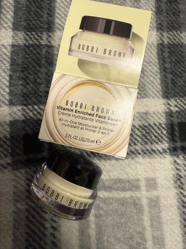 Customer photo for "Moisturizer and Primer in One"