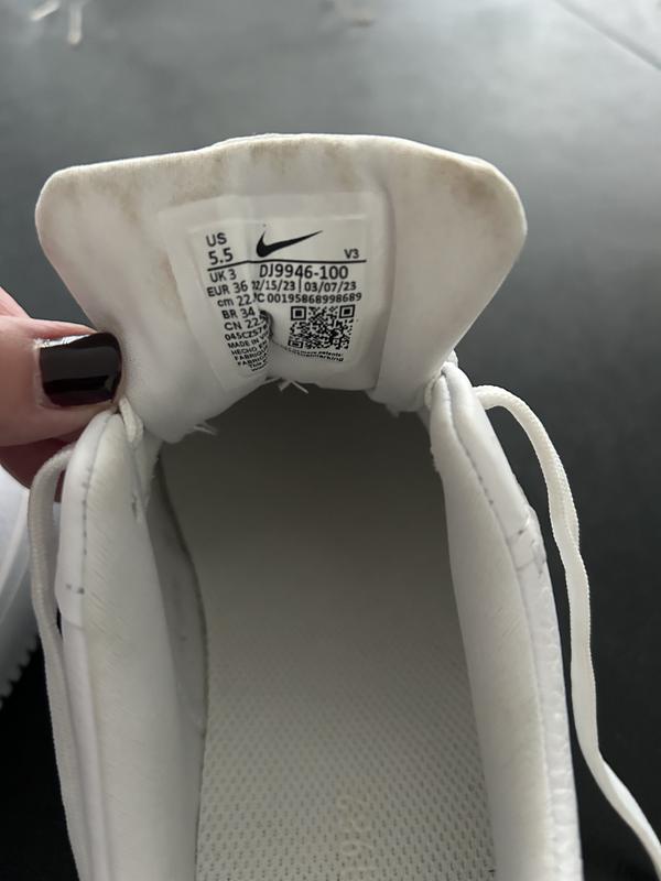 Customer photo for "Shoes arrived used"