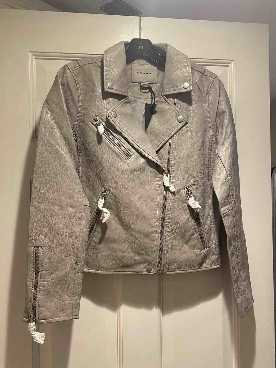 Review Thumbnail Image 0 206232263