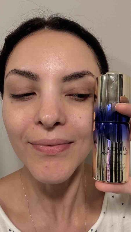 Customer photo for "lightweight formula and very hydrating"