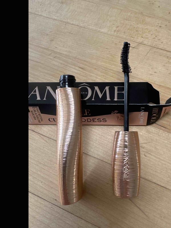 Customer photo for "received used product"
