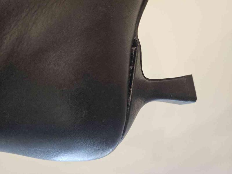 Defective heel. Not worth the price.