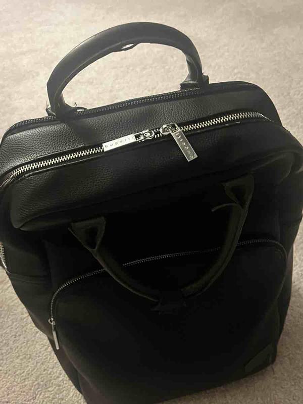 Customer photo for "Good looking bag. Poor quality!"