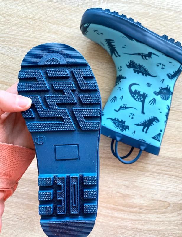 The cutest blue dinosaur boots!