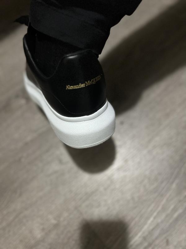 Customer photo for "Oversized shoes"