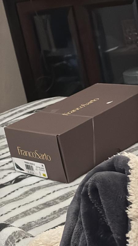 Customer photo for "It was available on my size and receive the wrong"