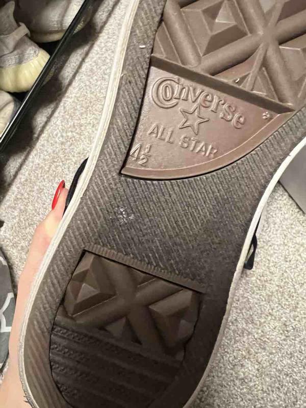 Customer photo for "Sent me a used shoe?"