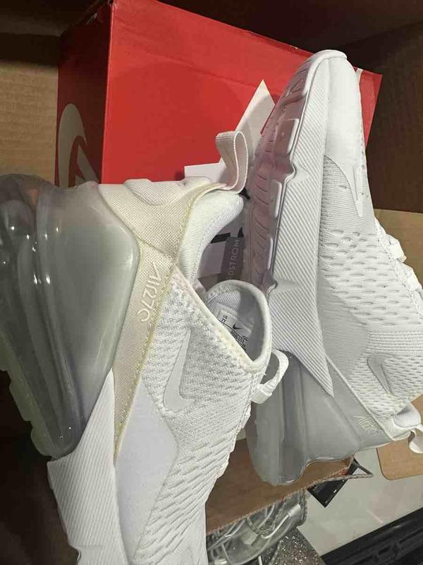 Customer photo for "shoe is yellowed"