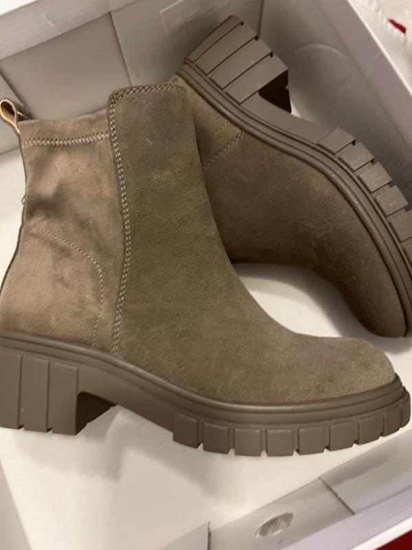 Customer photo for "not sure what color they are advertising"