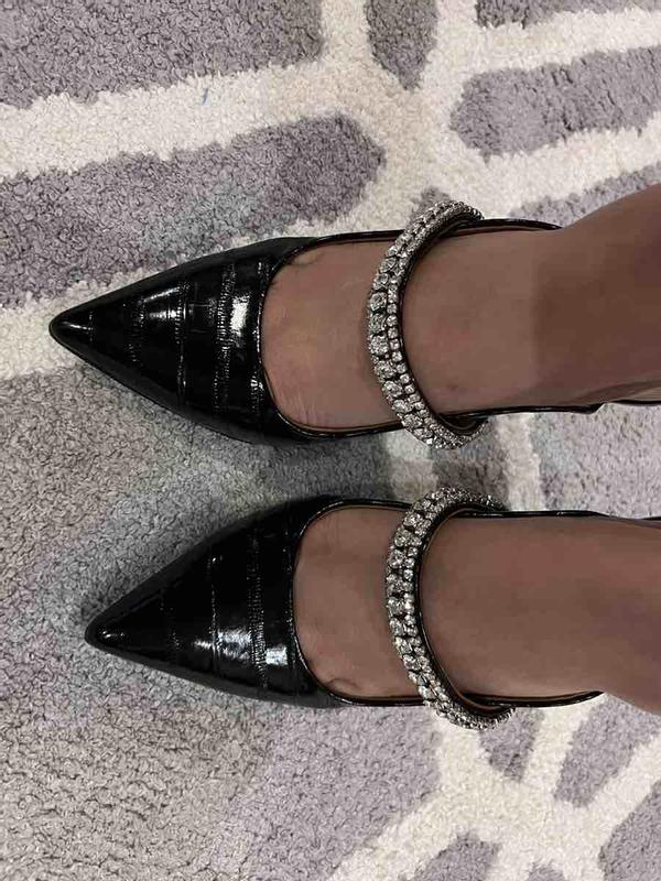 Customer photo for "Beautiful shoes but sizing is all over the place!"