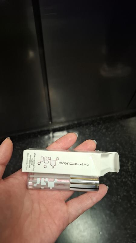 Holographic shiny nonsticky lipgloss