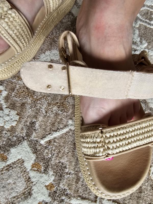 Cute and stylish, but not comfortable