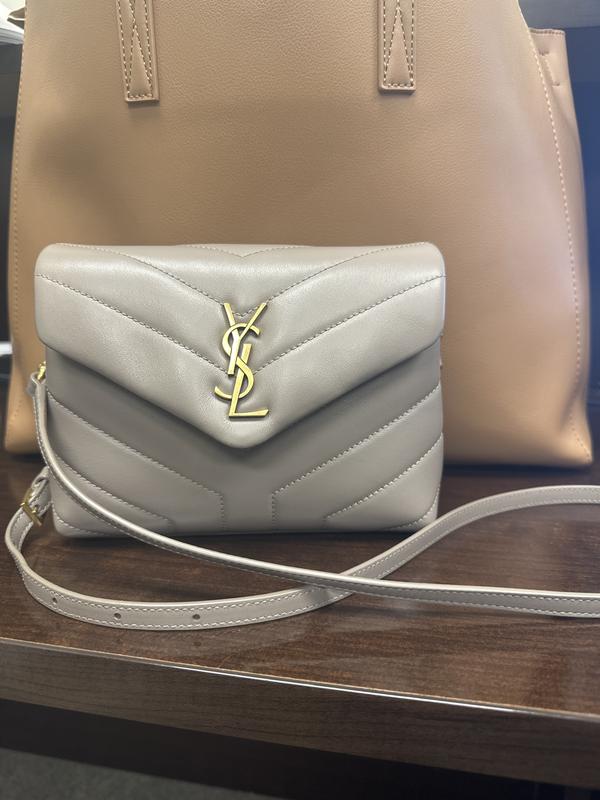 Customer photo for "Nice bag it fit my 14 pro max I love the color"