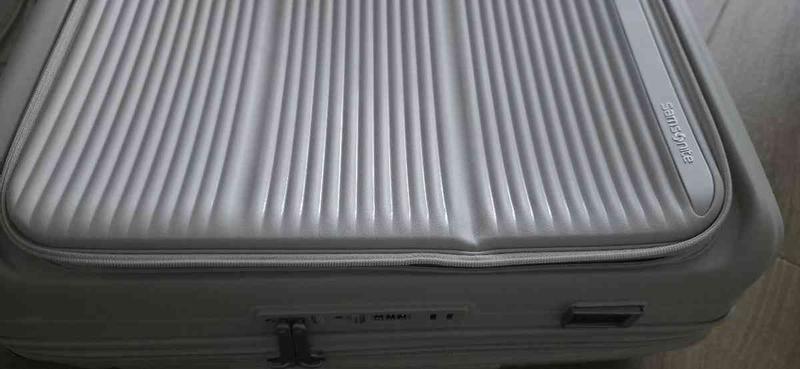 Customer photo for "Damaged on carry-on"