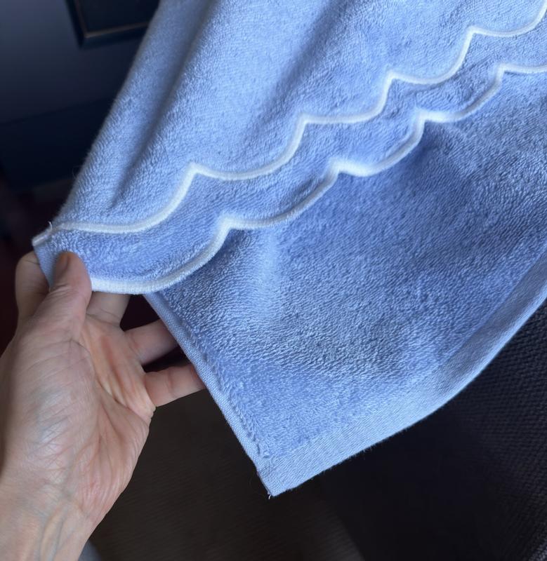 Customer photo for "Scallop is only on one side"