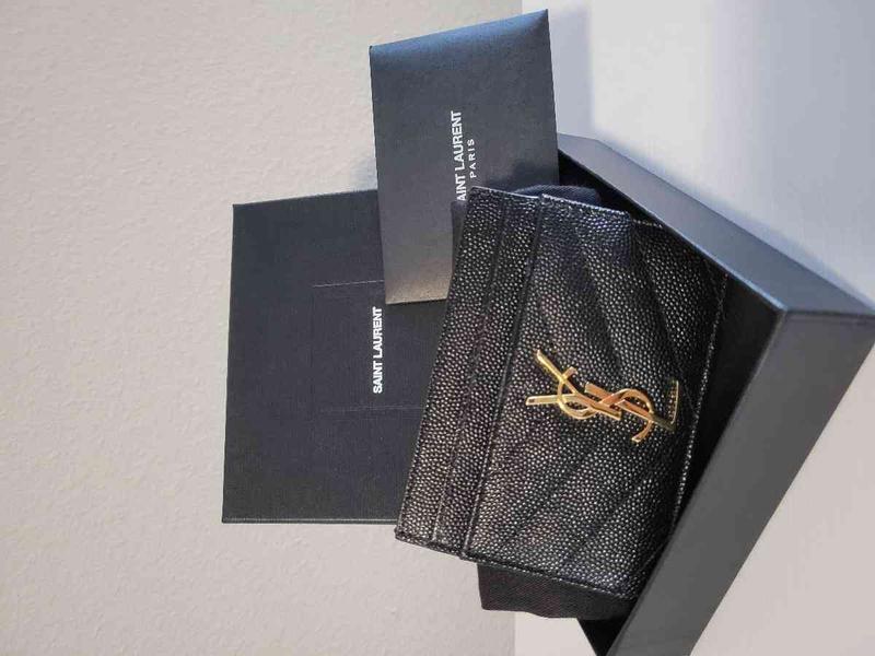 Customer photo for "Gorgeous card case"
