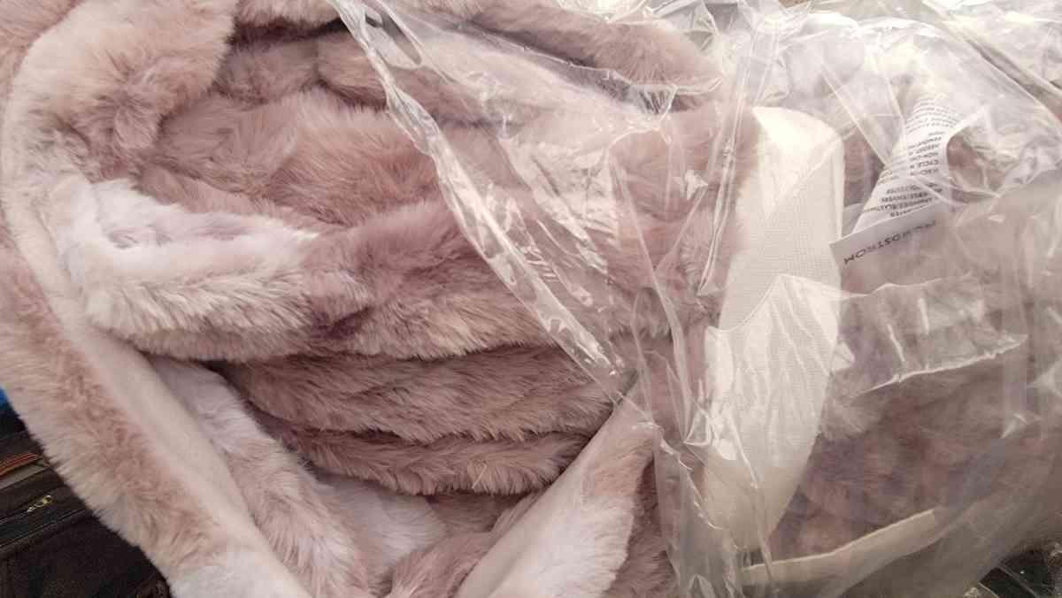 Review Thumbnail Image 0 209736460