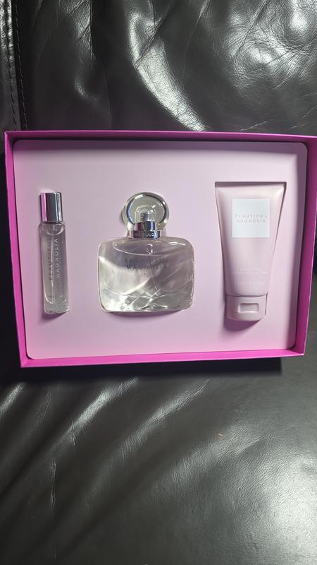 Customer photo for "Beautiful set that smells great"