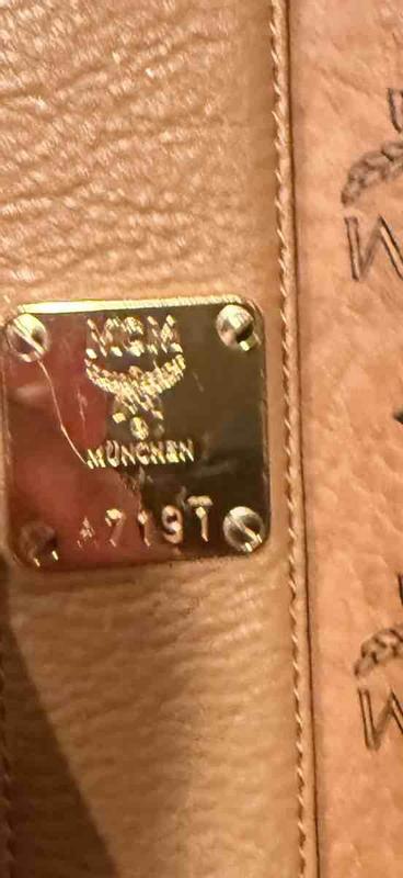 Customer photo for "Received Disgusting Used Bag !!!"