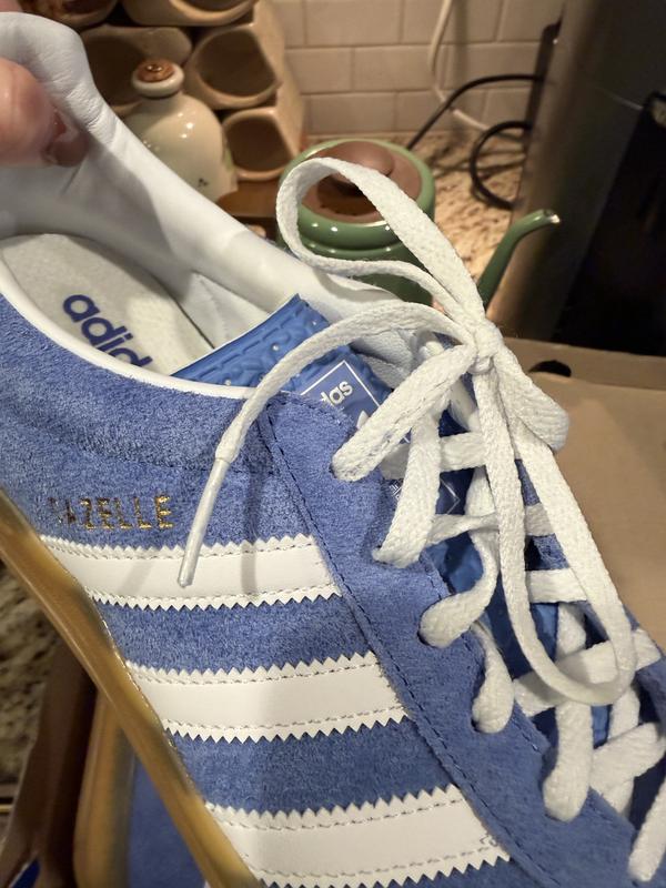 Customer photo for "Was sent a clearly worn shoe"