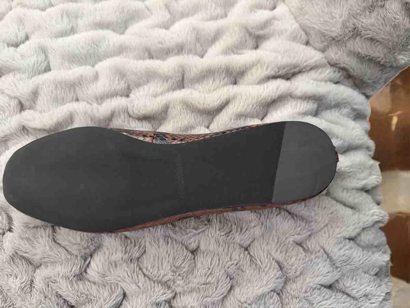 Customer photo for "Does not have a substantial sole"