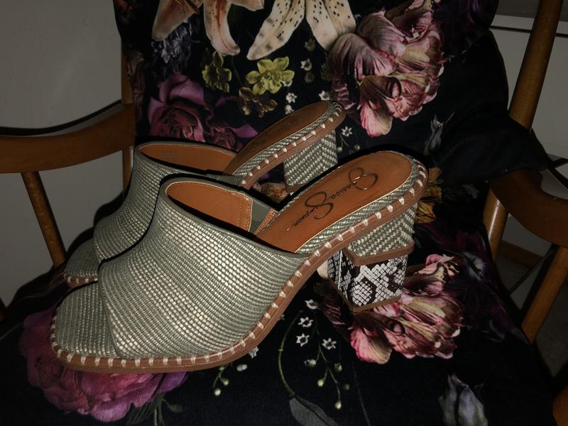 Review Thumbnail Image 0 224678743