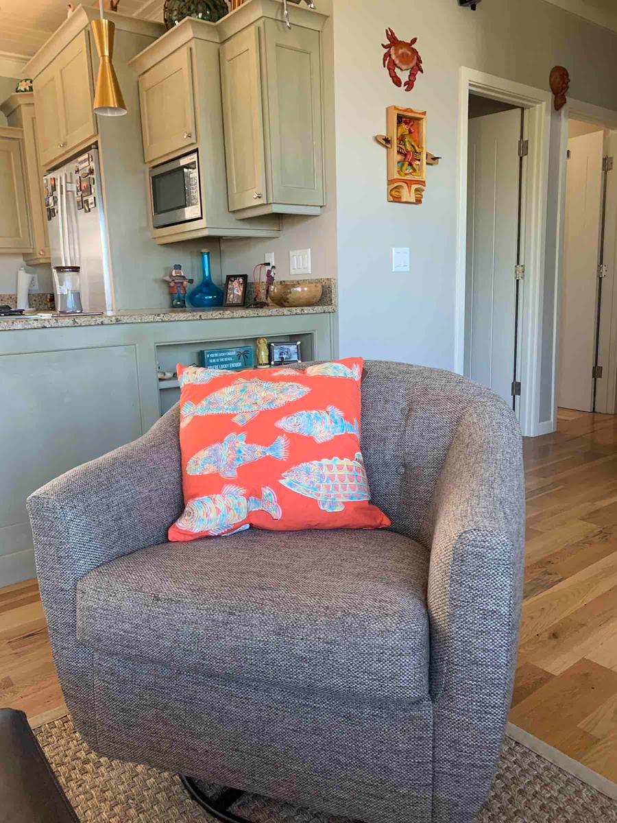 Review Thumbnail Image 0 198616218