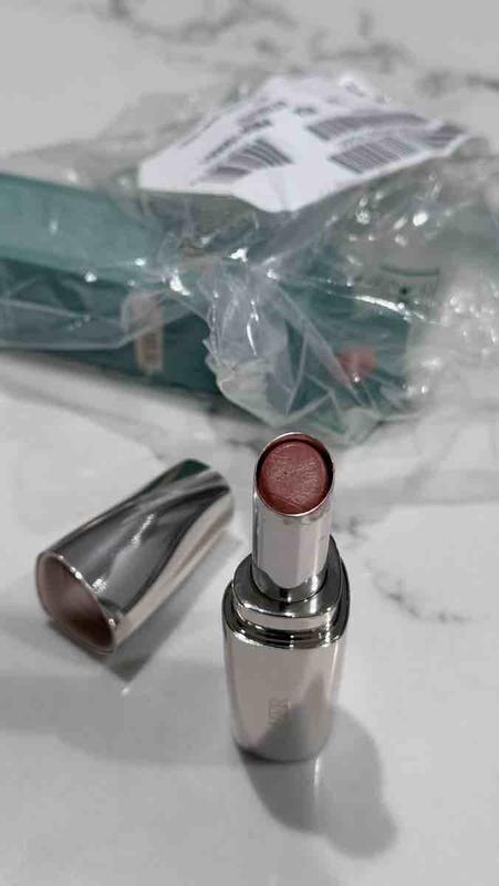 Customer photo for "recieved a used item"