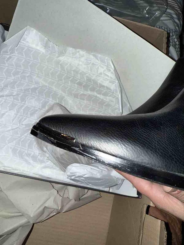 Customer photo for "Visible damage"