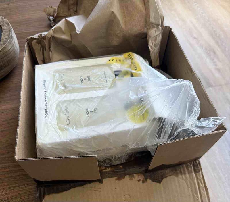 Customer photo for "disappointed bad packaging"