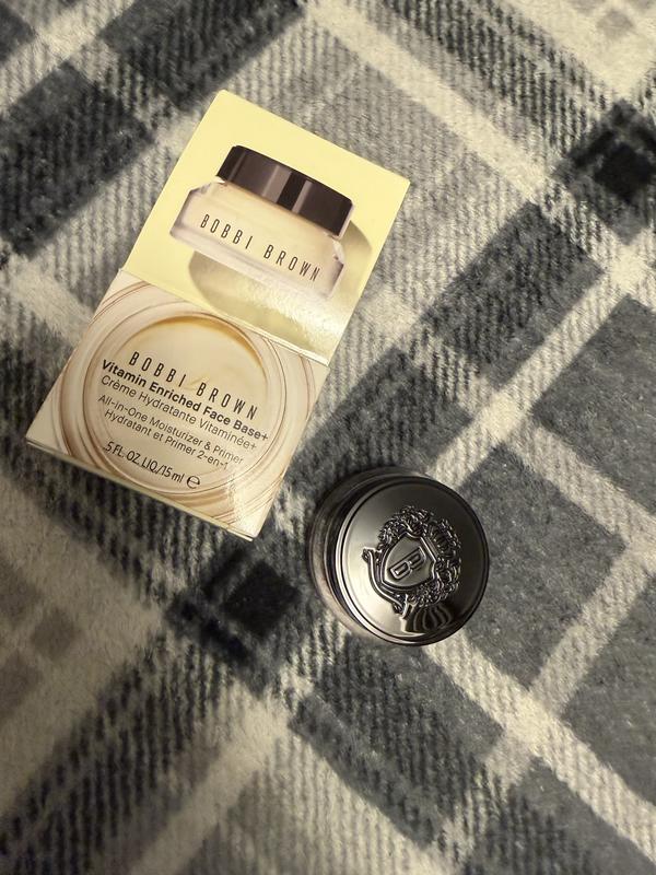 Customer photo for "Moisturizer and Primer in One"