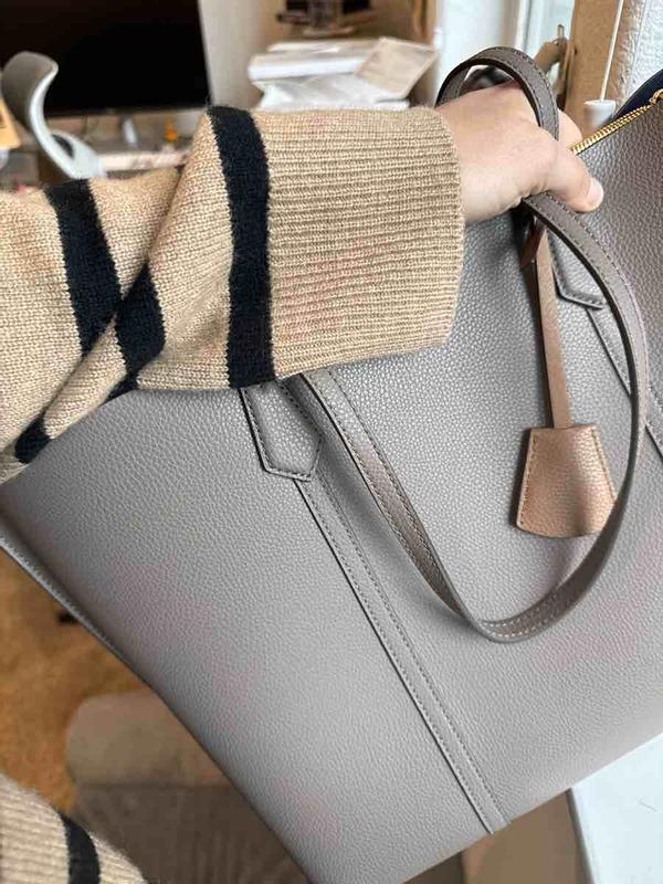 Customer photo for "clamshell is dark grey"