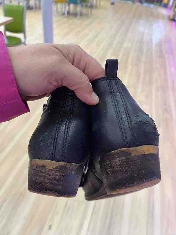 Customer photo for "bad leather quality"