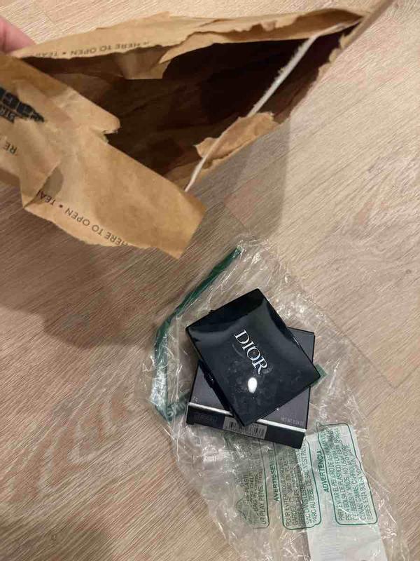 Customer photo for "eyeshadow is pretty good but Nordstrom not"