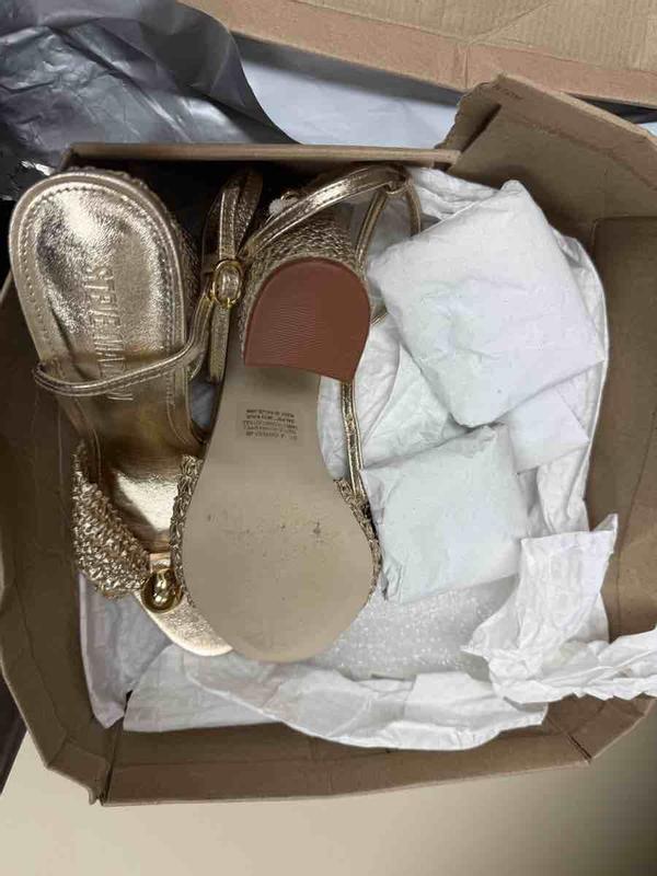 Customer photo for "Received worn/used"