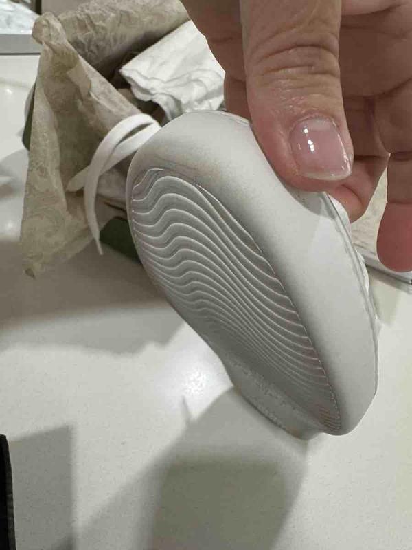 Customer photo for "when I received in the store the shoe was USED"