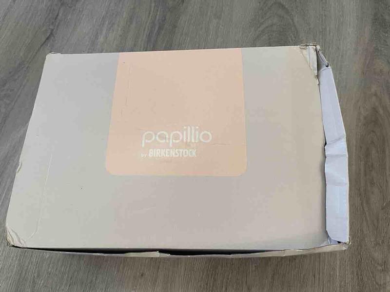 Customer photo for "1 star for receiving damaged pairs"