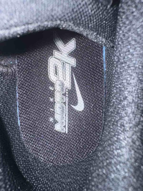 Customer photo for "quality control issue- received defective sneaker"