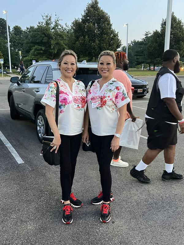 Customer photo for "Eye catcher and unique style. love it !"