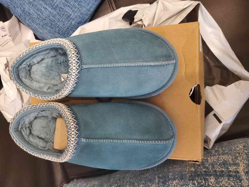 Disgusting one shoe looks used