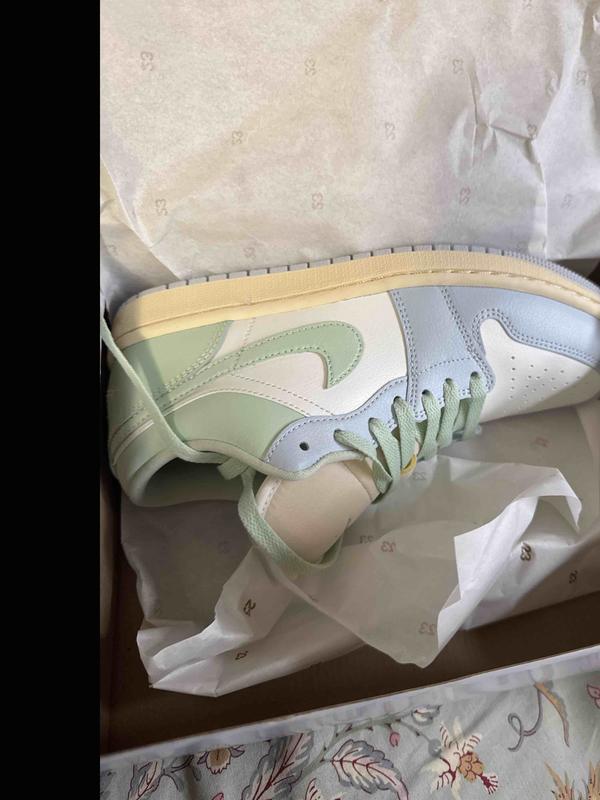 Customer photo for "only sent one shoe"