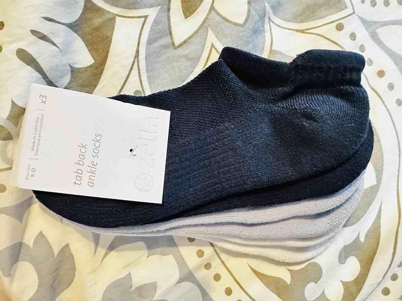 Customer photo for "Zella tab socks are my reliable go-to for the gym"