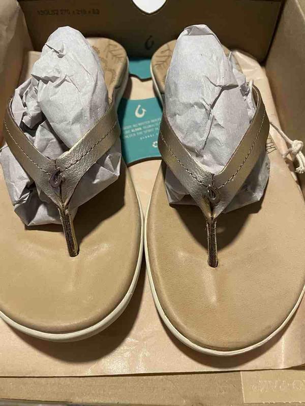 Customer photo for "Olukai quality sub-par, so disappointing"