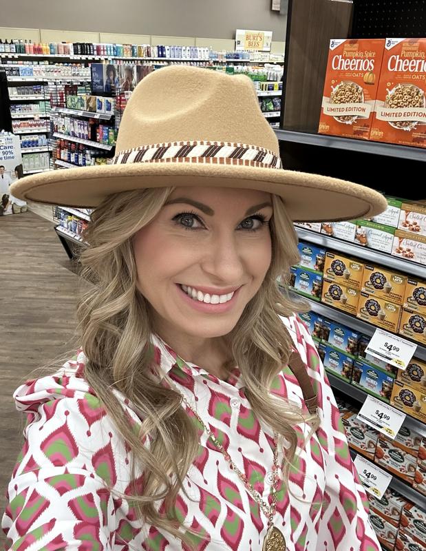 Customer photo for "Elegant cowgirl hat"