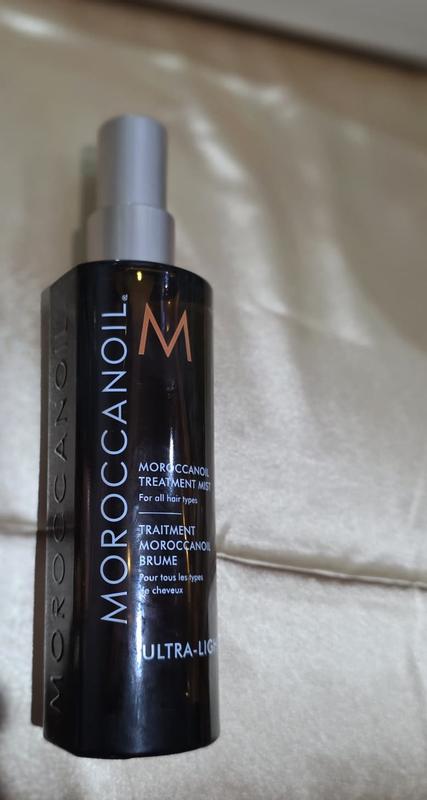 Customer photo for "Love the ultra light texture! Makes styling easy!"