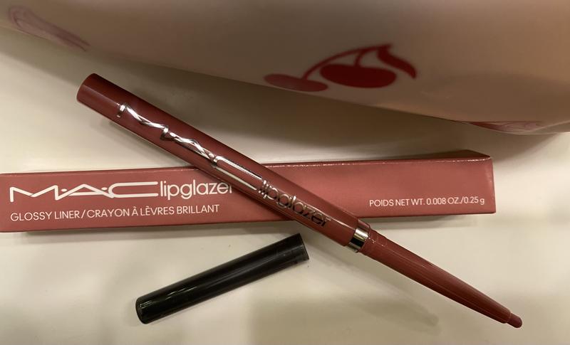 Customer photo for "HOLY GRAIL LIP GLAZER!!"