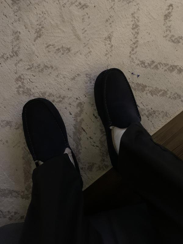 Great color (navy) and comfort/warmth