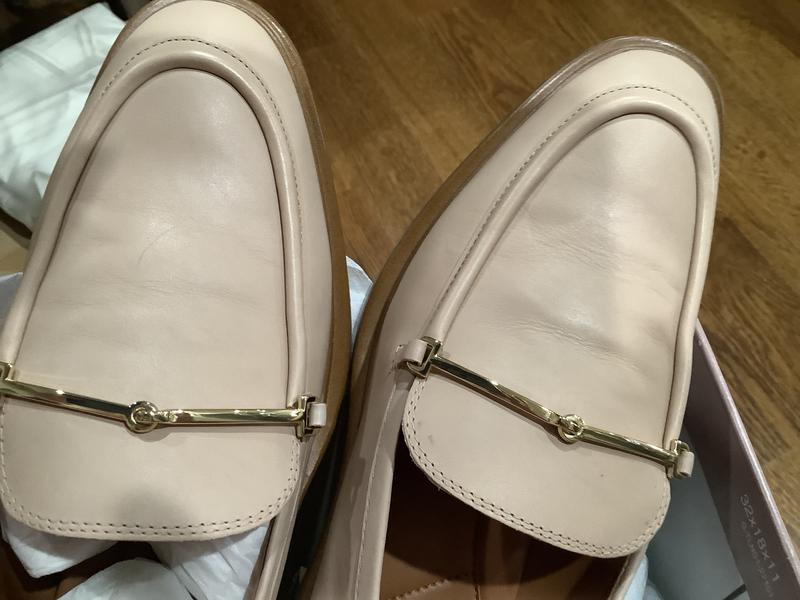 Customer photo for "Received shoes previously worn"