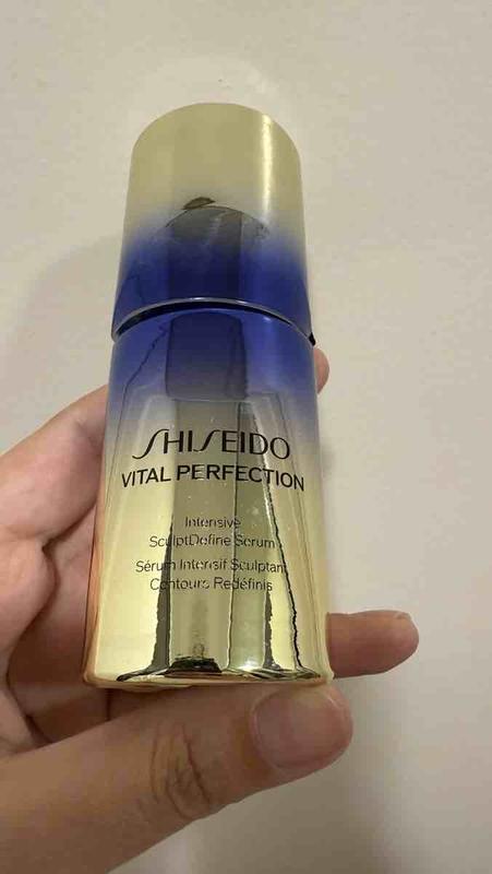Customer photo for "lightweight formula and very hydrating"
